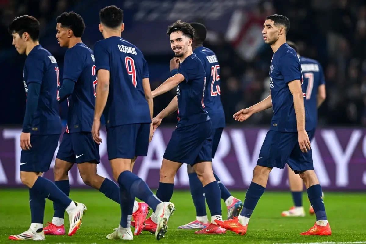 plaga-kontuzji-w-psg-po-meczu-z-barcelona-kvaratskhelia-wypada-do-konca-sezonu