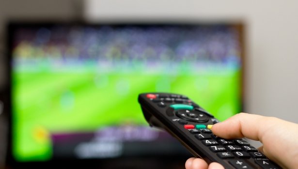 Transmisja na żywo ze spotkań piłkarskich w dniach 10 - 12.09. Gdzie można oglądać live w tv oraz w internecie?